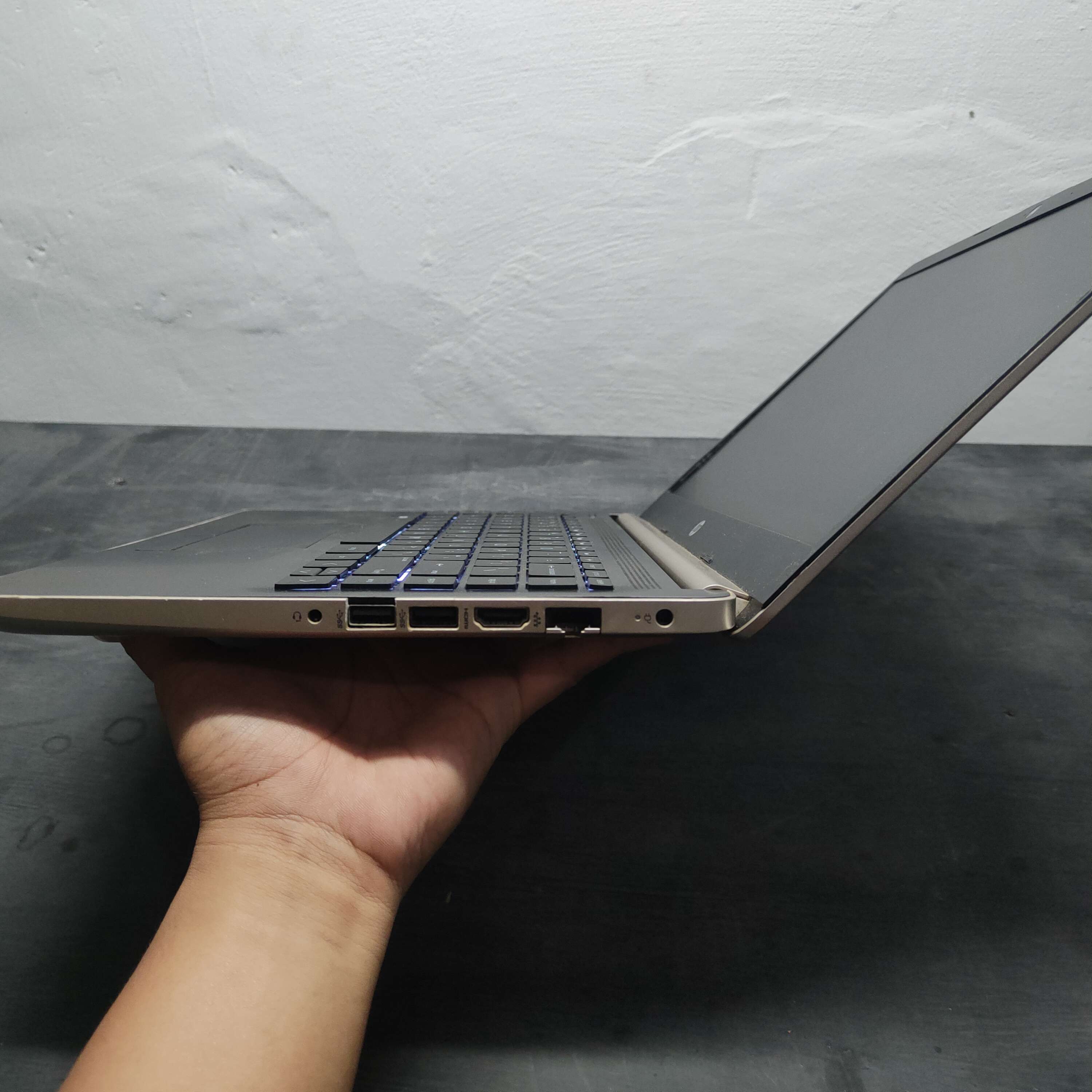 HP 14 AMD Ryzen 3 Radeon Vega Graphics (2023) RAM 8GB SSD 256GB