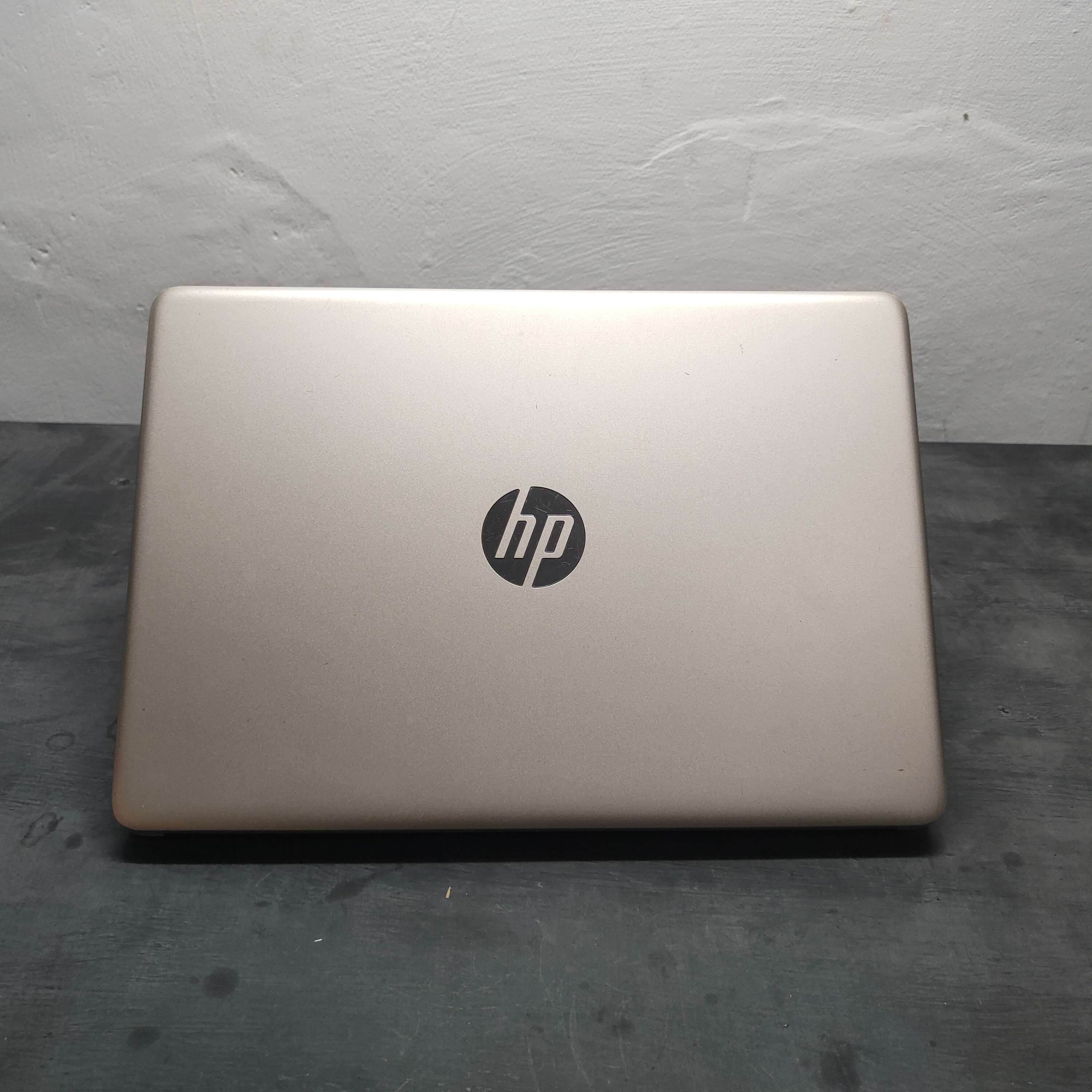 HP 14 AMD Ryzen 3 Radeon Vega Graphics (2023) RAM 8GB SSD 256GB
