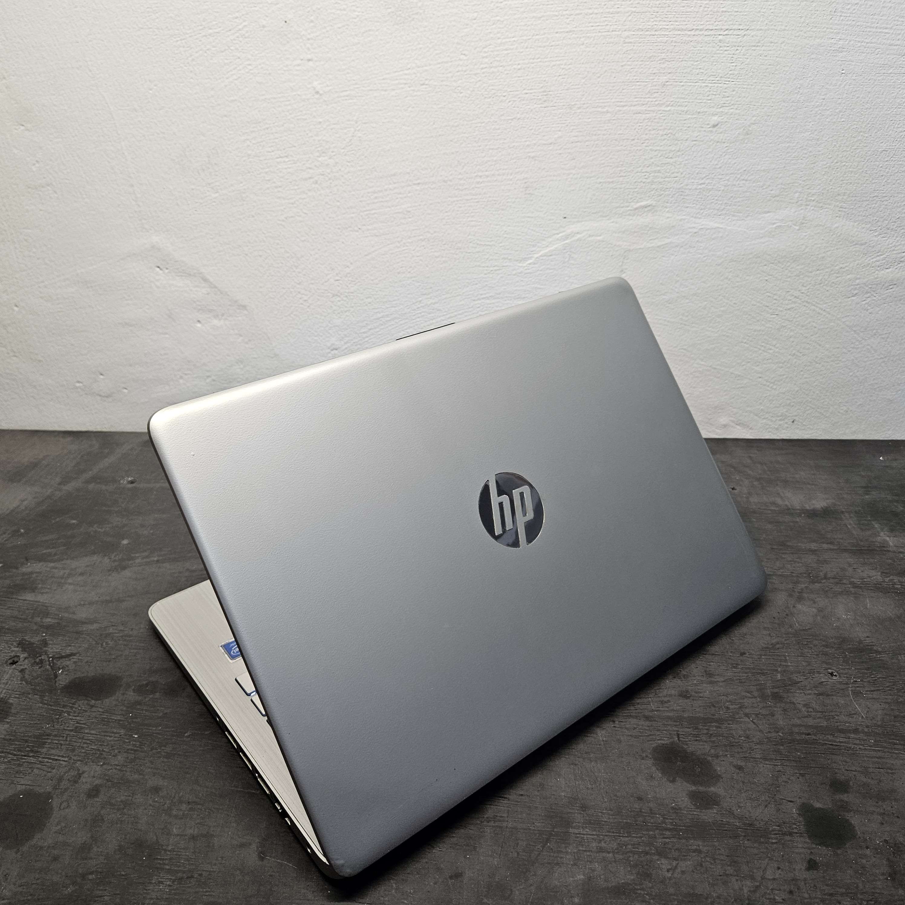 HP 14 Intel Keyboard BACKLIGHT RAM 4GB SSD 256GB