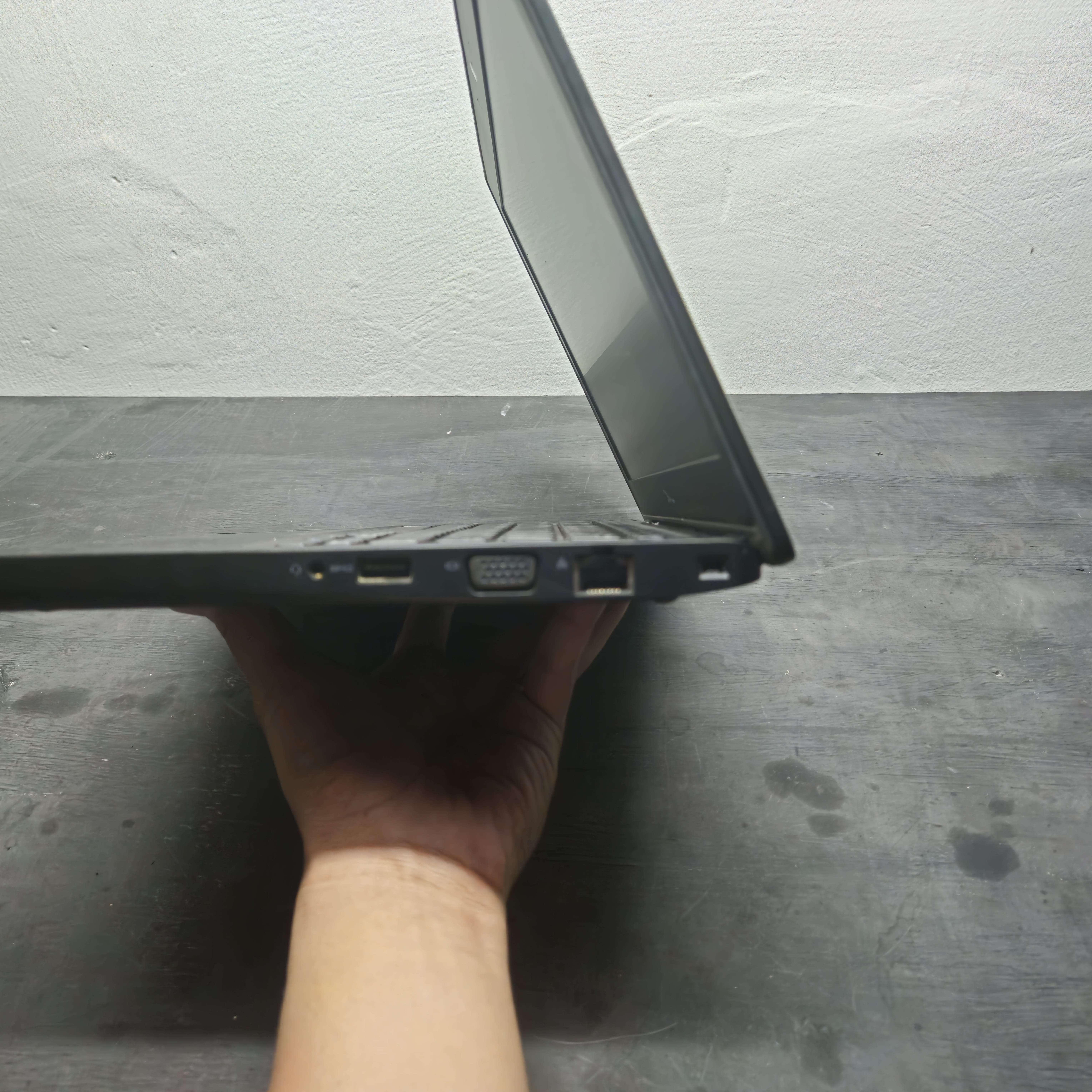 DELL Latitude 5290 CORE i3 gen 7 RAM 8GB SSD 128GB BATERAI AWET