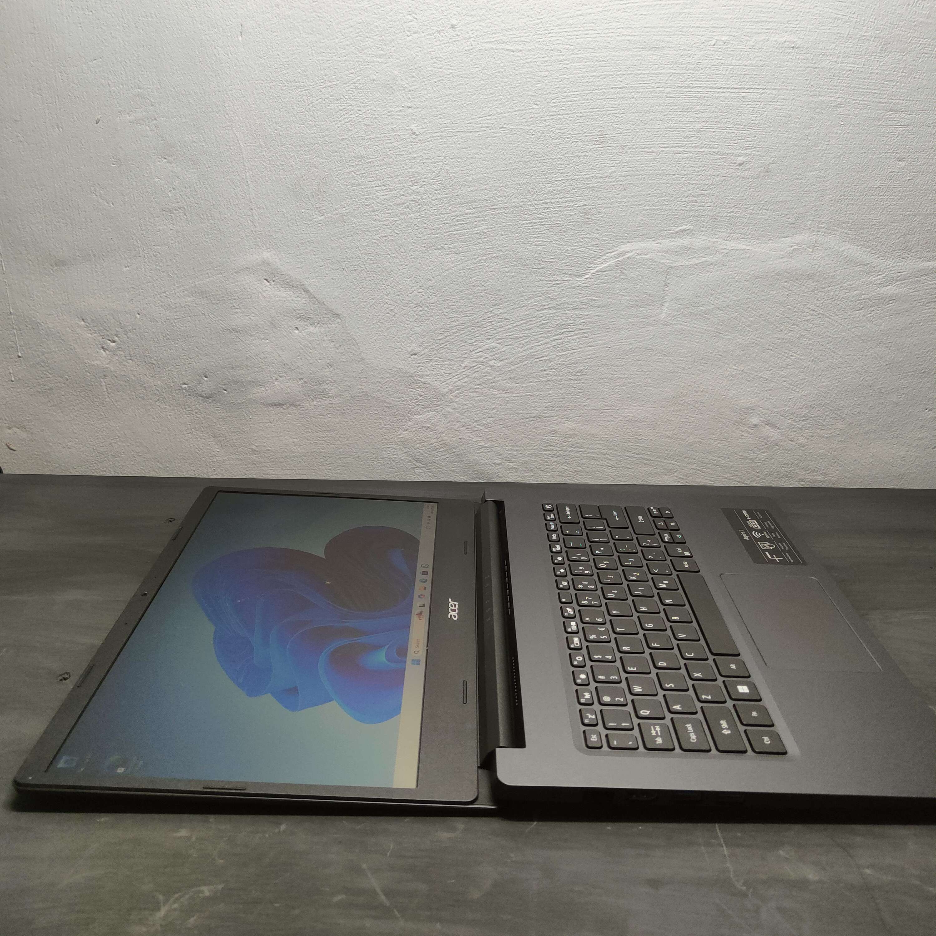 Acer Aspire A314 AMD Ryzen 3 3250U with Radeon Graphics Ram 8 SSD 256 GB