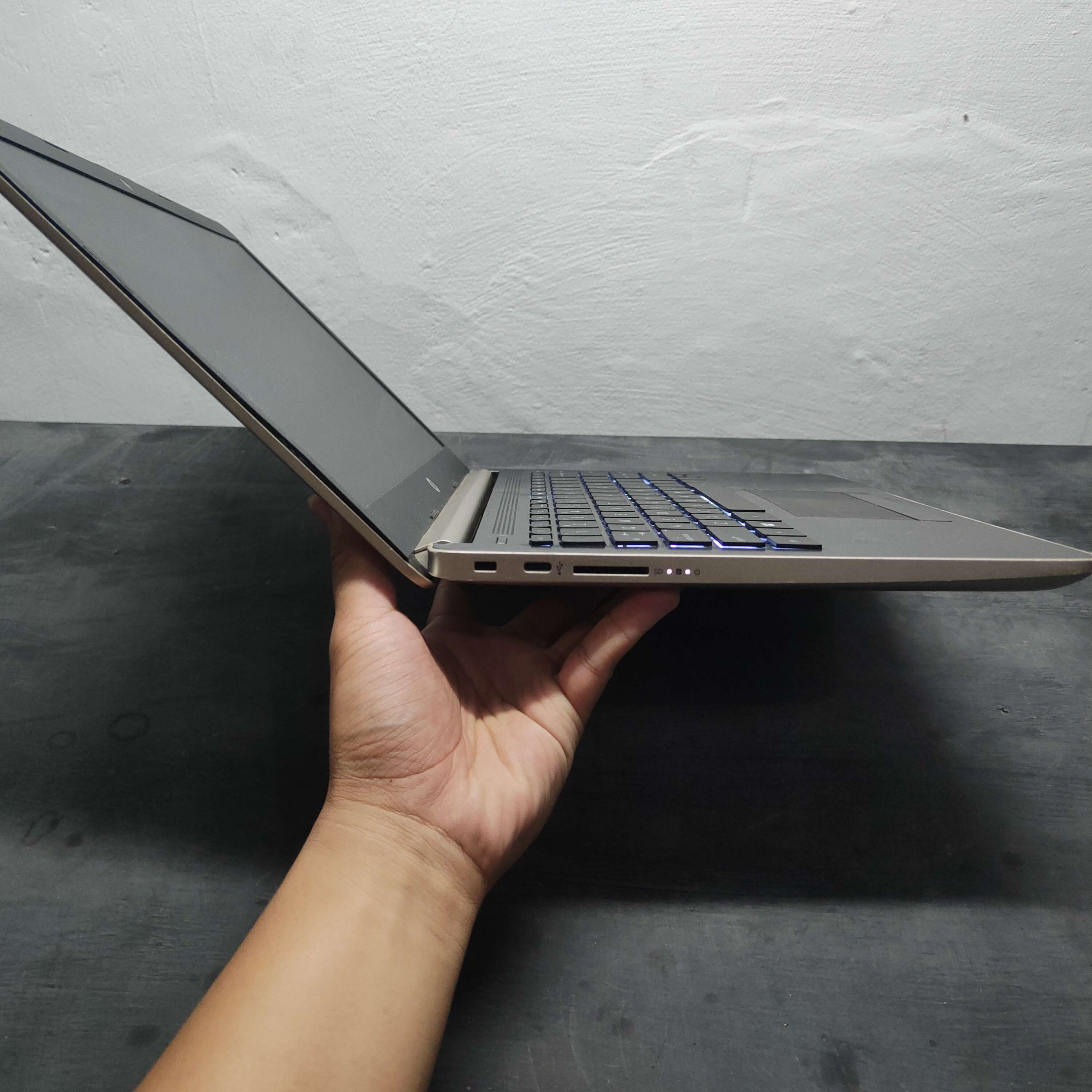 HP 14 AMD Ryzen 3 Radeon Vega Graphics (2023) RAM 8GB SSD 256GB