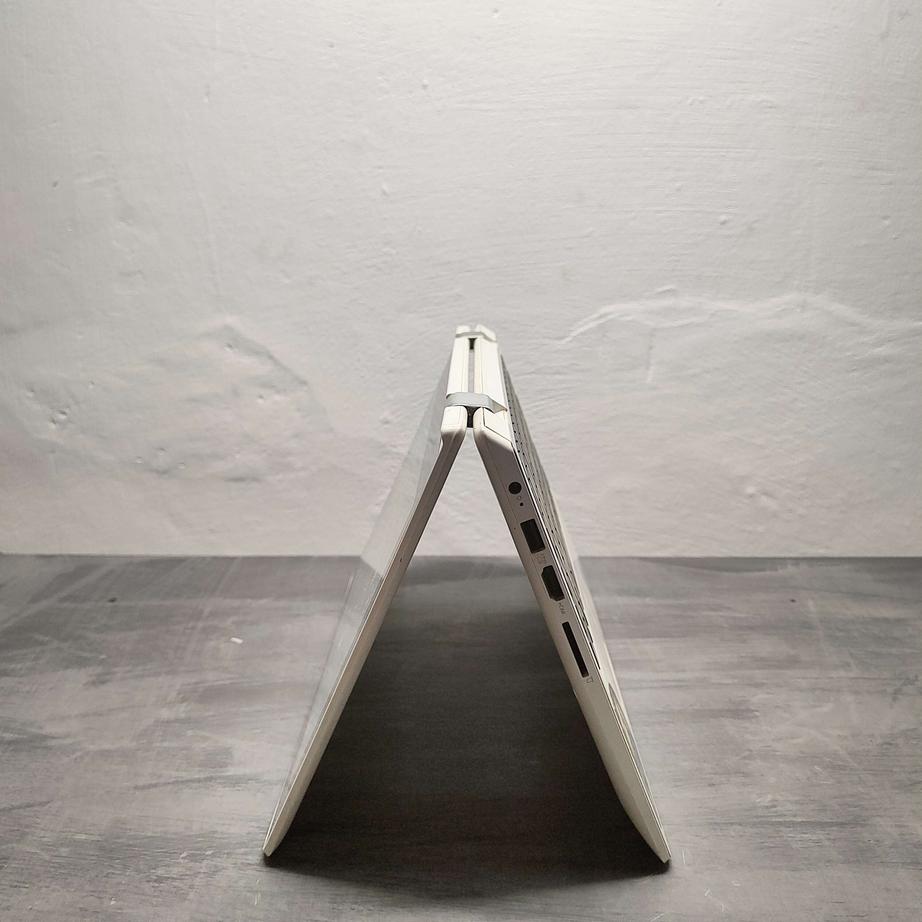 Lenovo yoga TOUCHSCREEN 310 (2016) Intel Celeron N3350 Ram 4 SSD 128