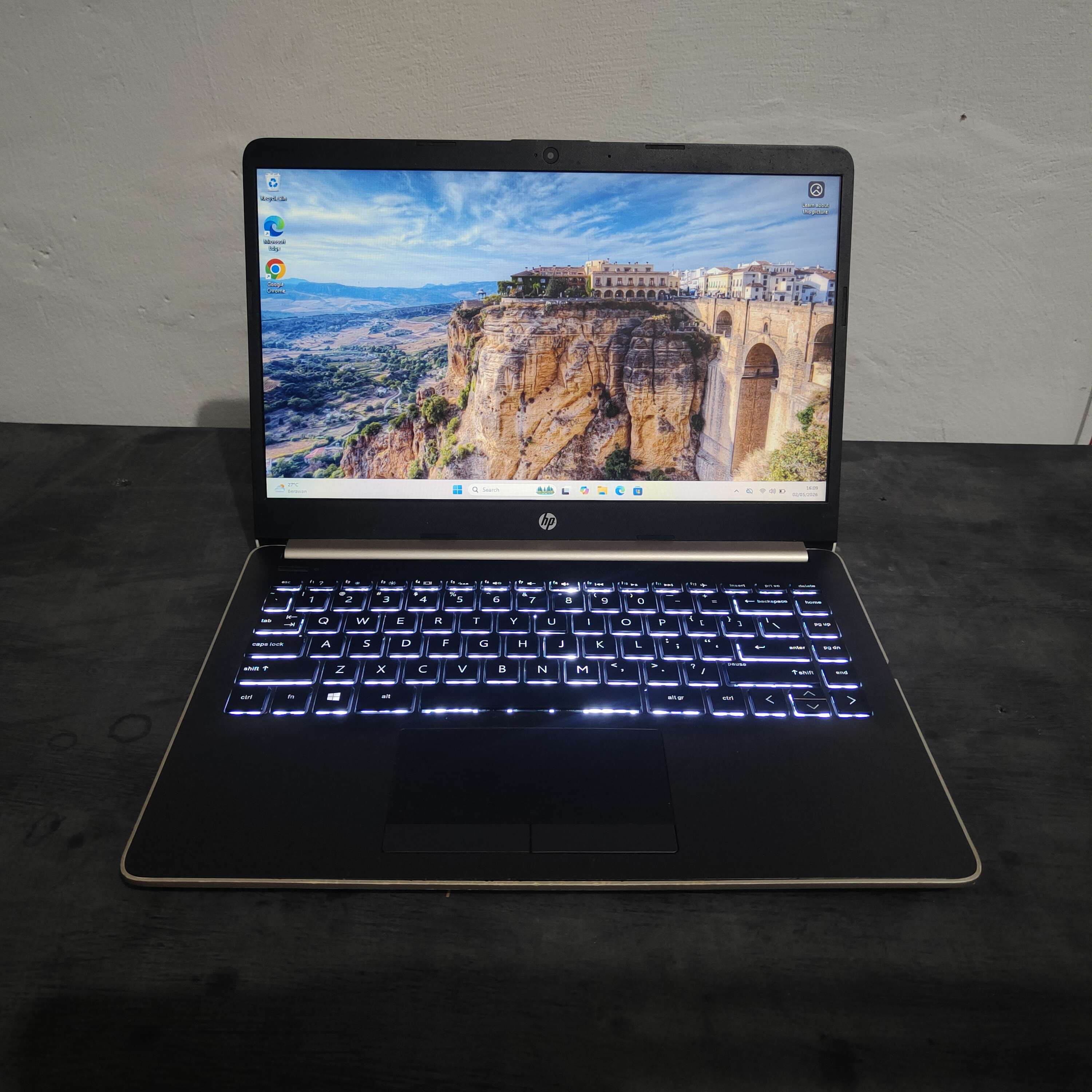 HP 14 AMD Ryzen 3 Radeon Vega Graphics (2023) RAM 8GB SSD 256GB