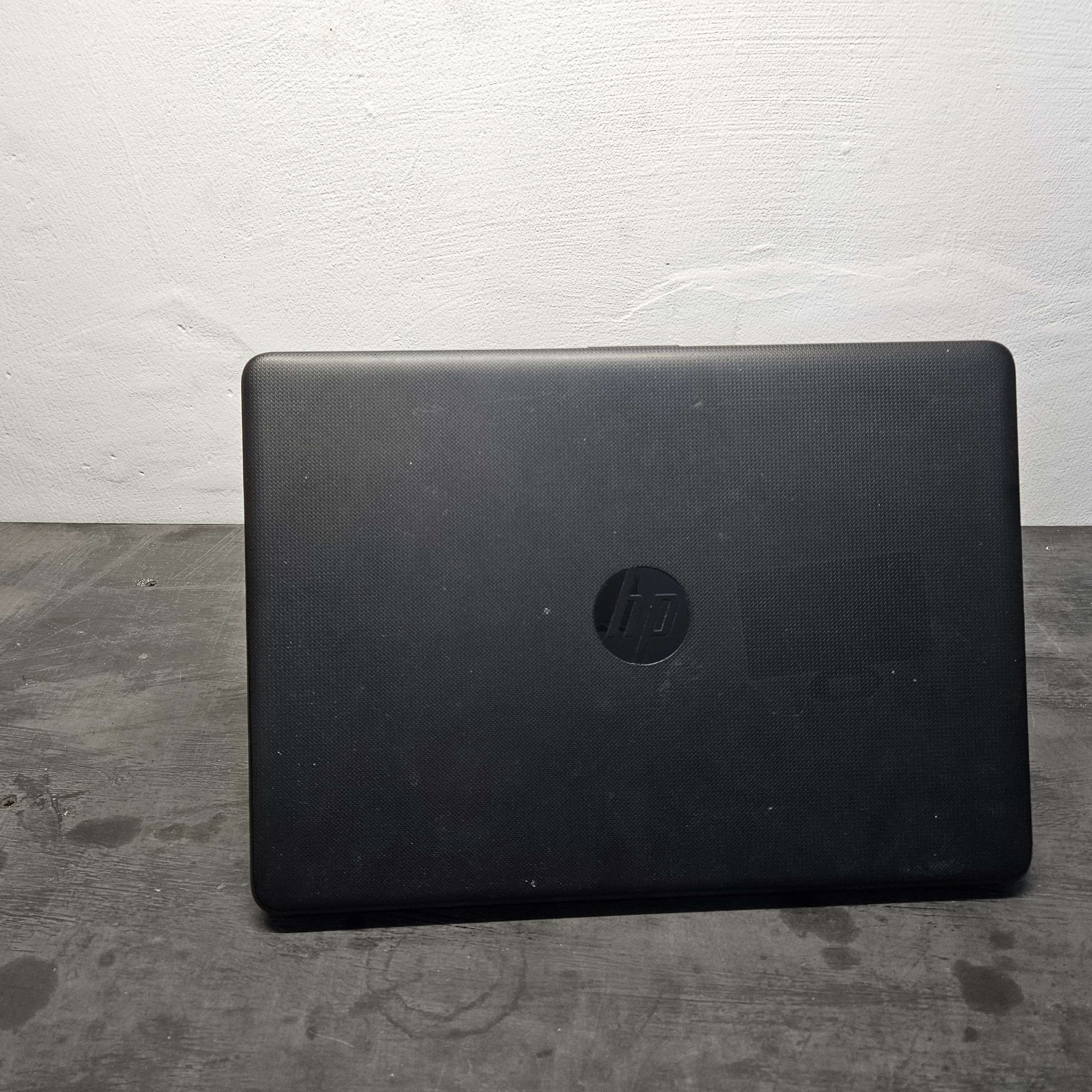 HP 14 CORE i3 gen 6 RAM 8GB SSD 128GB