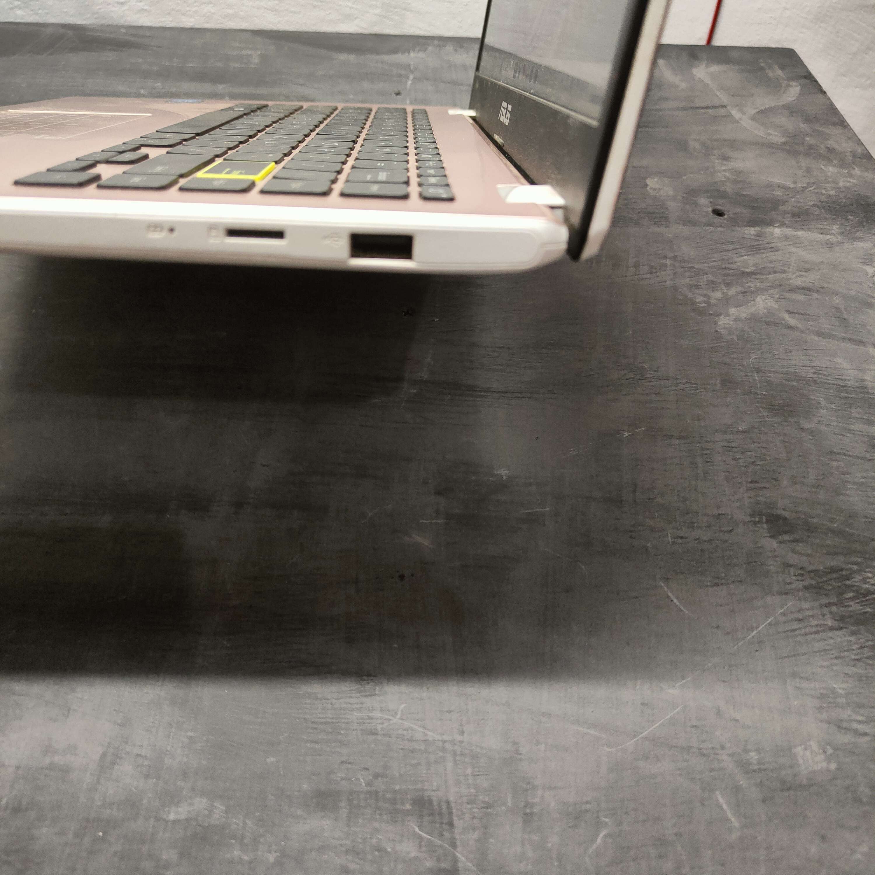 ASUS VIVOBOOK E410M INTEL CELERON N4020 RAM 4GB SSD 256GB 2020 Warna Pink