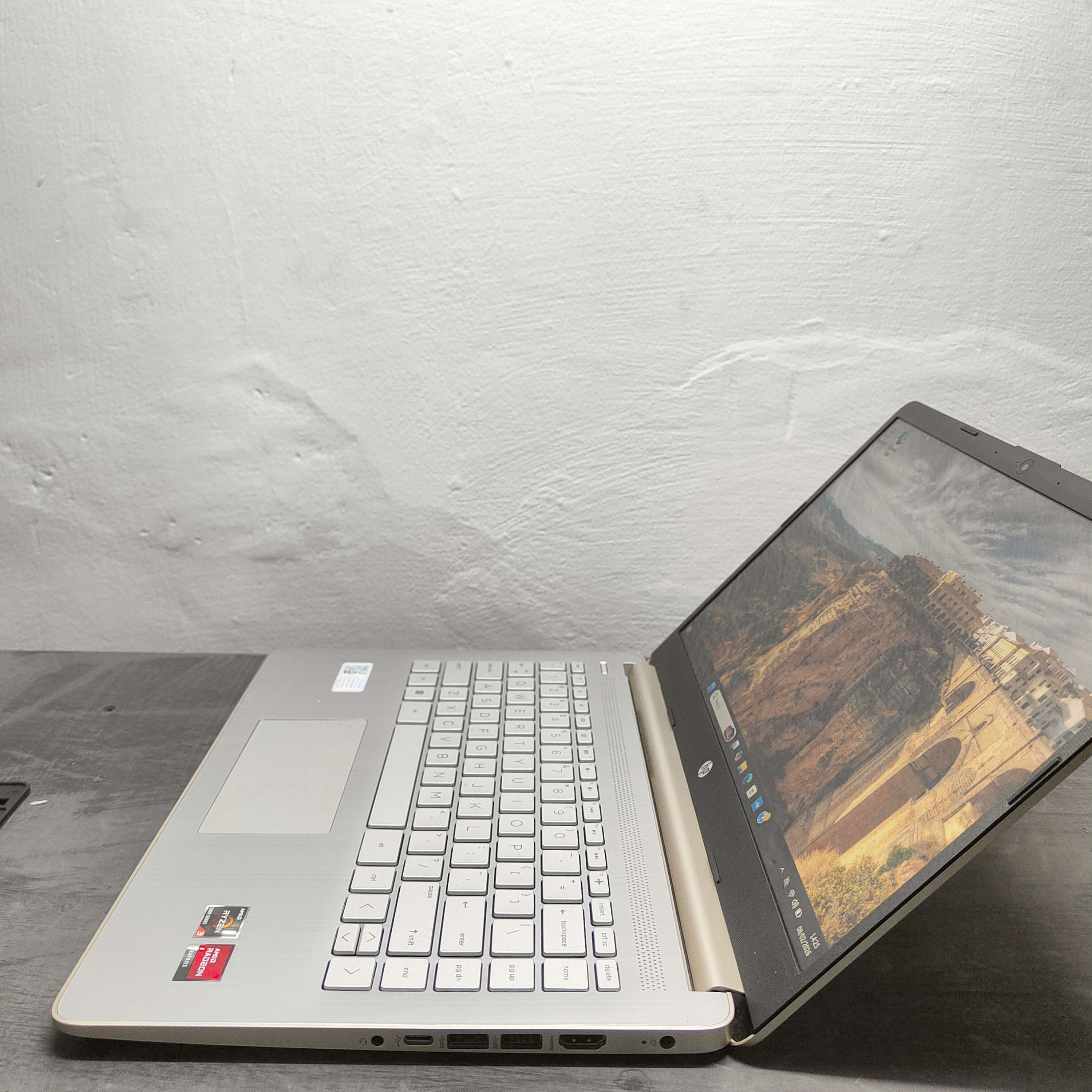 HP 14s AMD Ryzen 3 5300U Ram 8 SSD 512 Gb 14s-fq1011AU