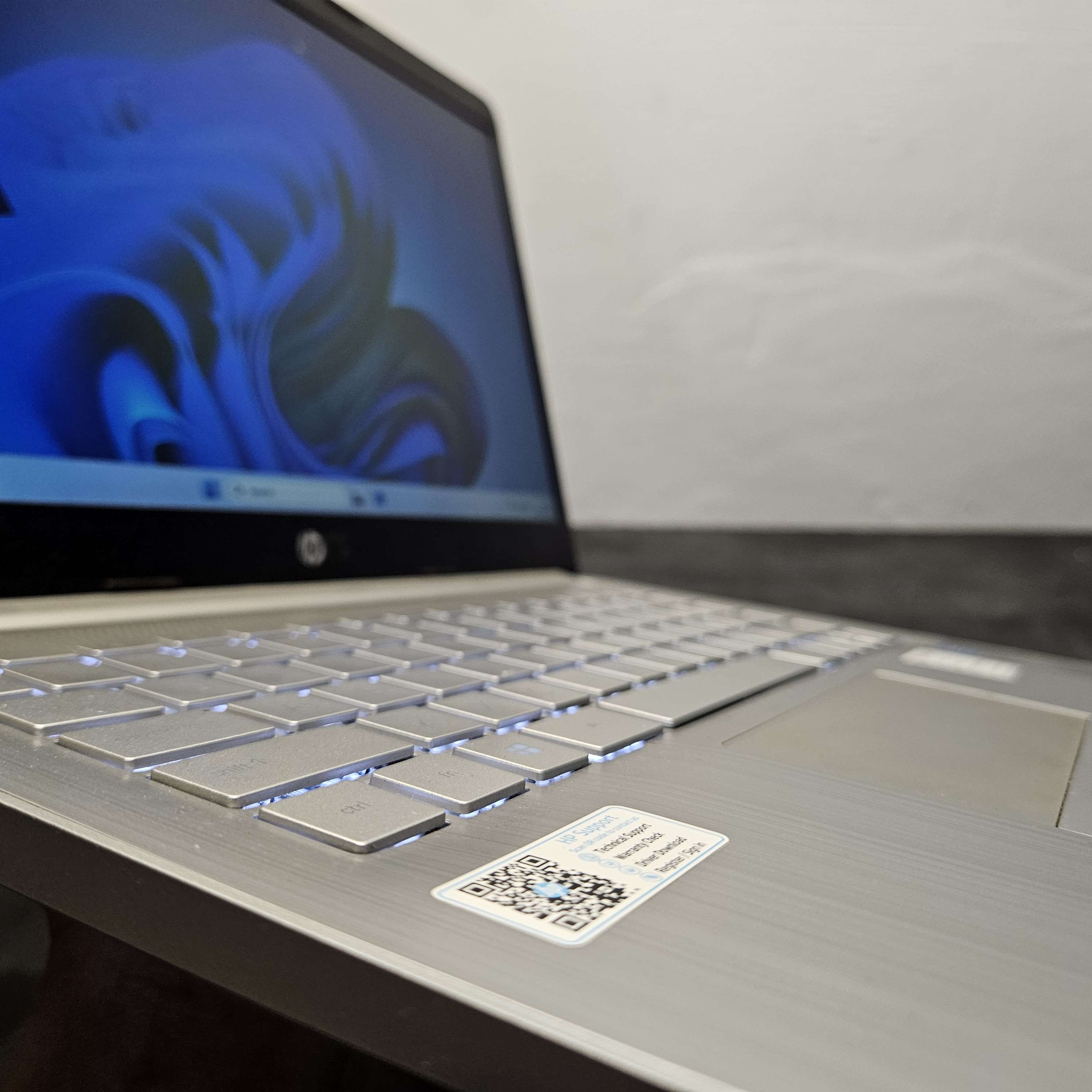 HP 14 Intel Keyboard BACKLIGHT RAM 4GB SSD 256GB