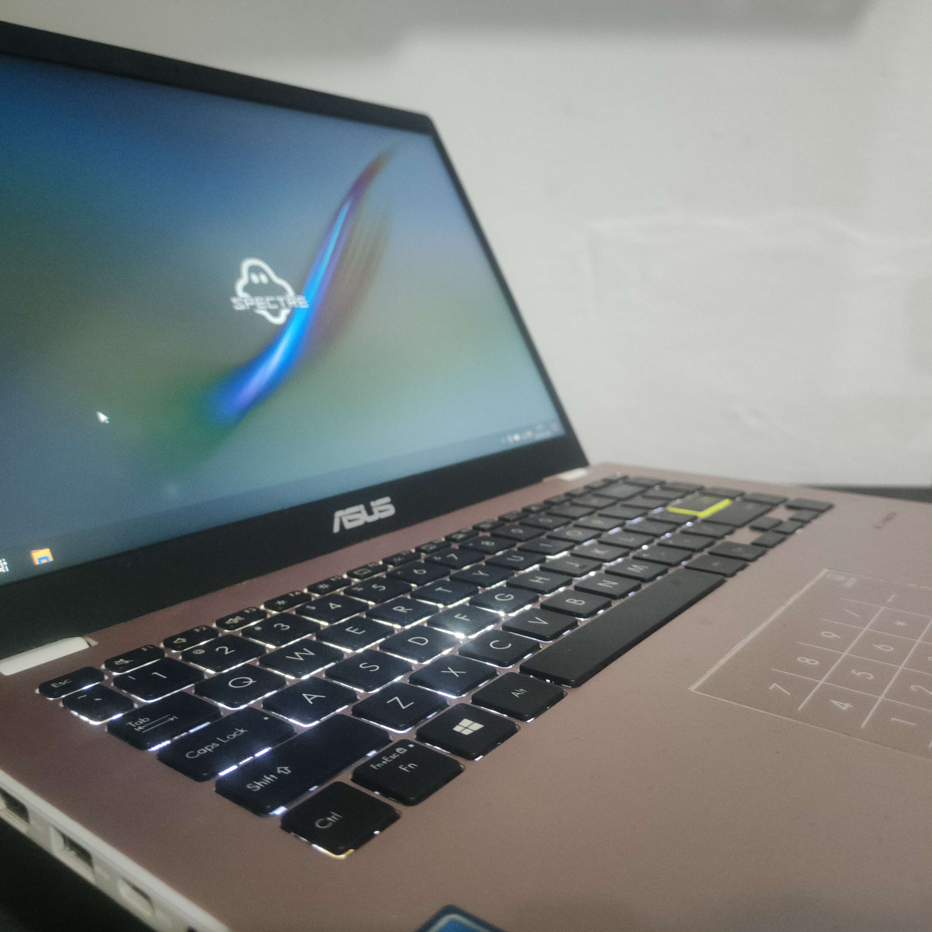 ASUS E410M Rose Gold Edition RAM 4GB SSD 256GB