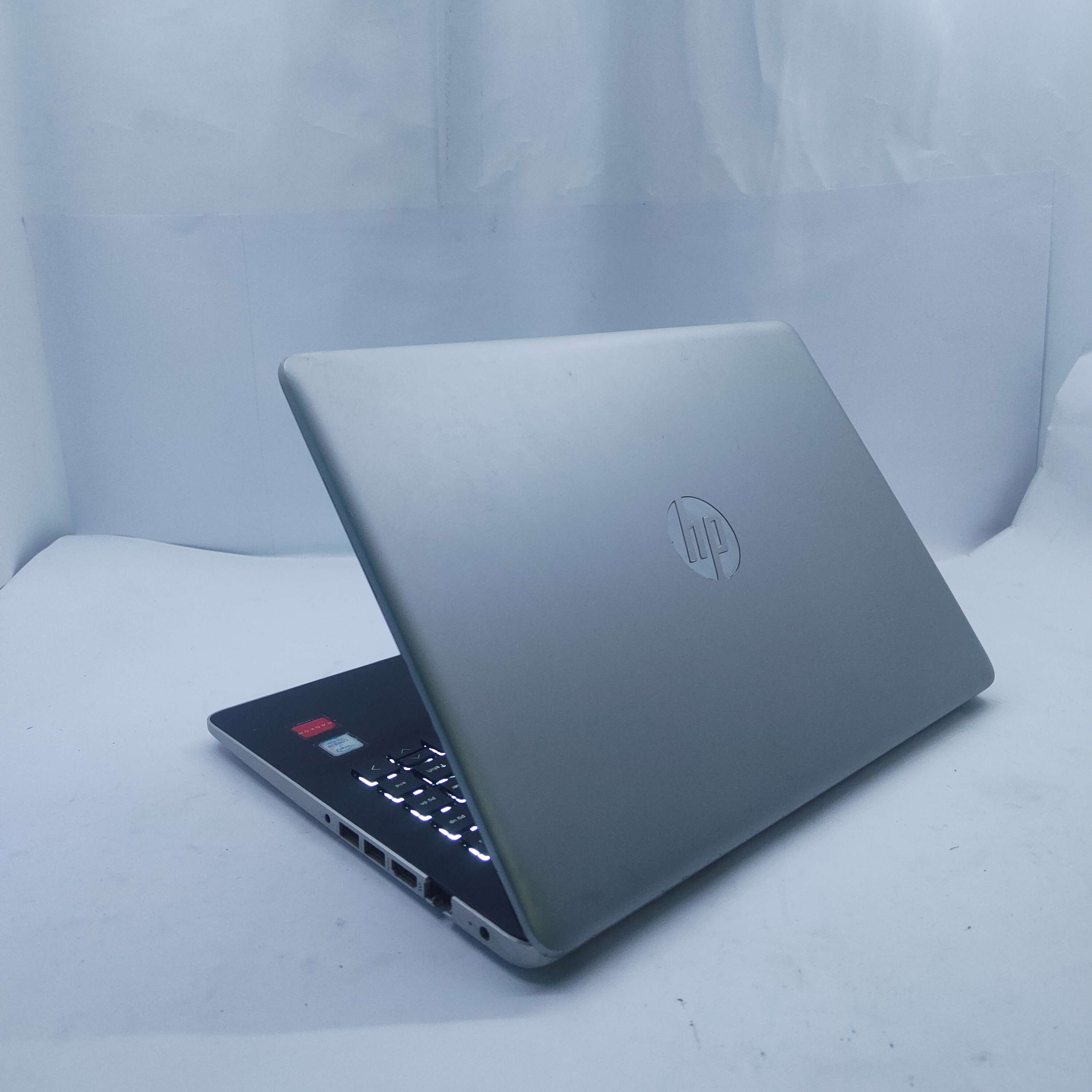 HP 14-CF Double Grafis Radeon R5 16GB RAM