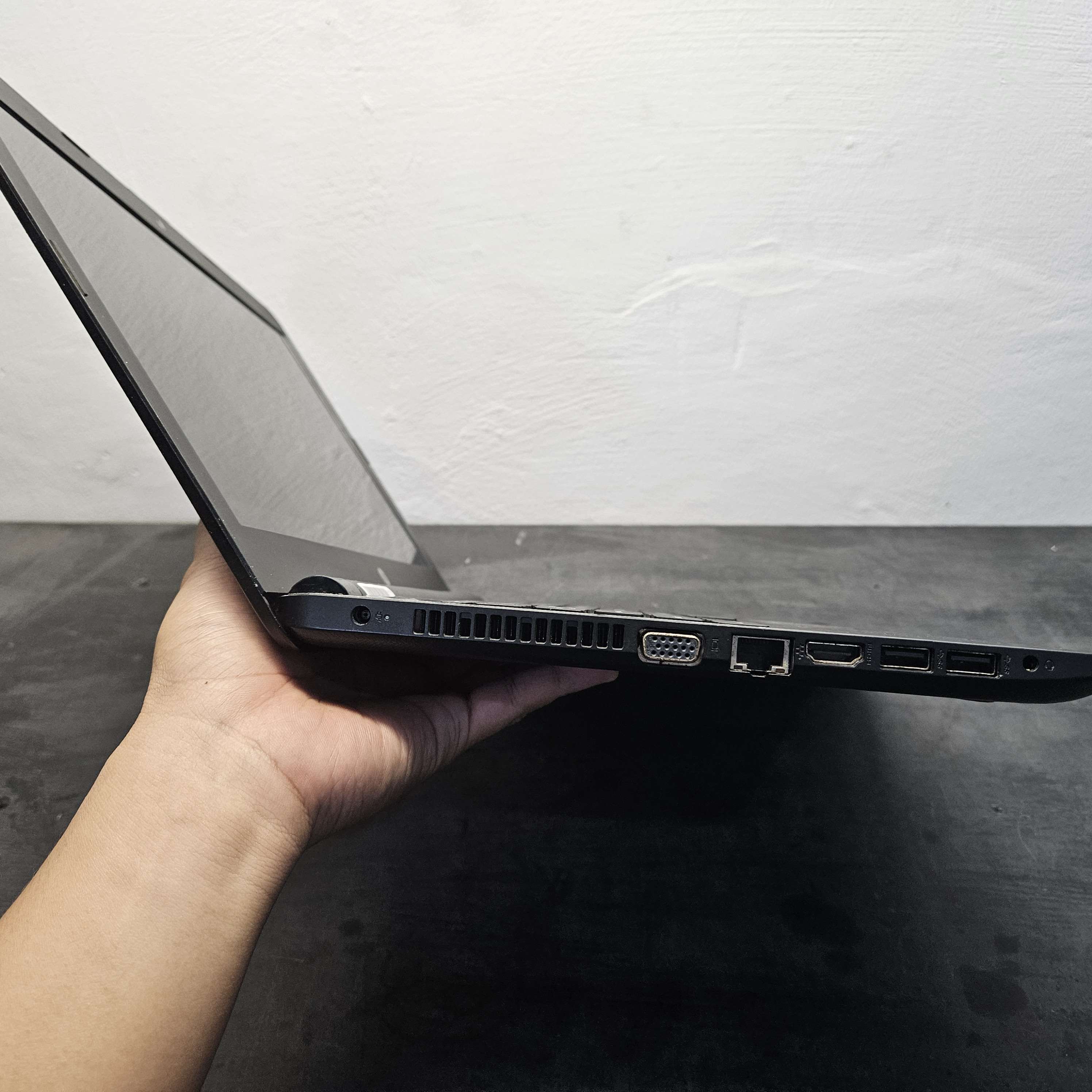 HP 14 CORE i3 gen 6 RAM 8GB SSD 128GB